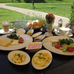 Das Canova bietet nicht nur ein tolles Frühstück, sondern auch einen Blick auf die idyllischen Wallanlagen. (c) Insa Lohmann